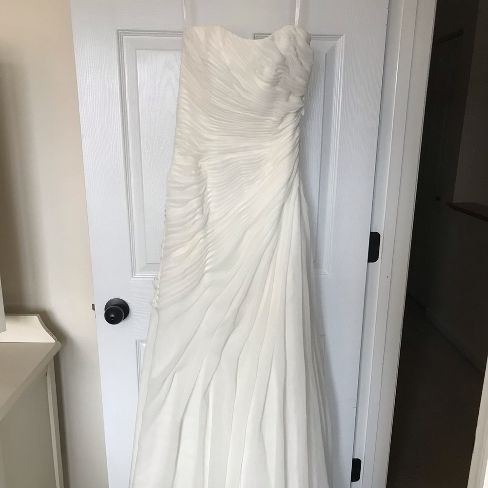 New never worn or altered ivory wedding dress